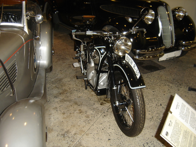 Моторный музей в Риге (много фото)